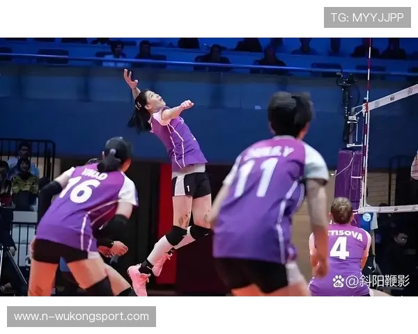 李盈莹家的冰箱里居然塞满了蛋白粉，连饮料都喝无糖的