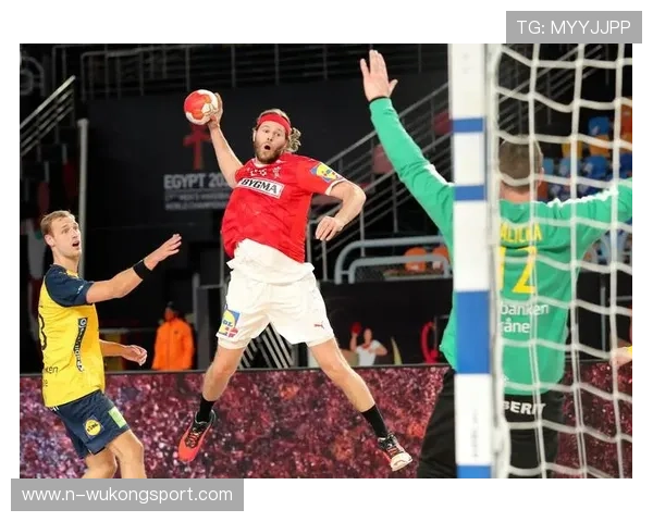 手球判罚核心：不自然臂展与触球意图判定标准