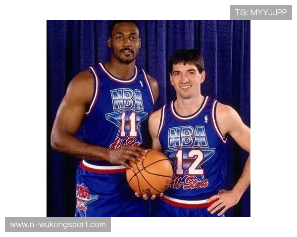 摩西·马龙篮下高效背打主导内线对抗胜过当下锋线球员