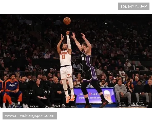 布伦森无球跑动拉开空间 提升尼克斯关键时刻得分效率